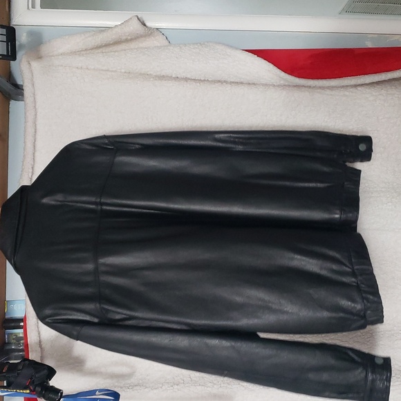 leather jacket from macys. one owner - Picture 8 of 11